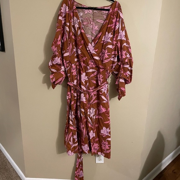 SOLD. ELOQUII Plus SizevFloral Mock Wrap Long Sleeve Dress Size 28 - Picture 3 of 5